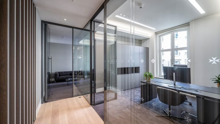 Glazed Flush Frameless Partition Walls by Spiralis — project photo 2